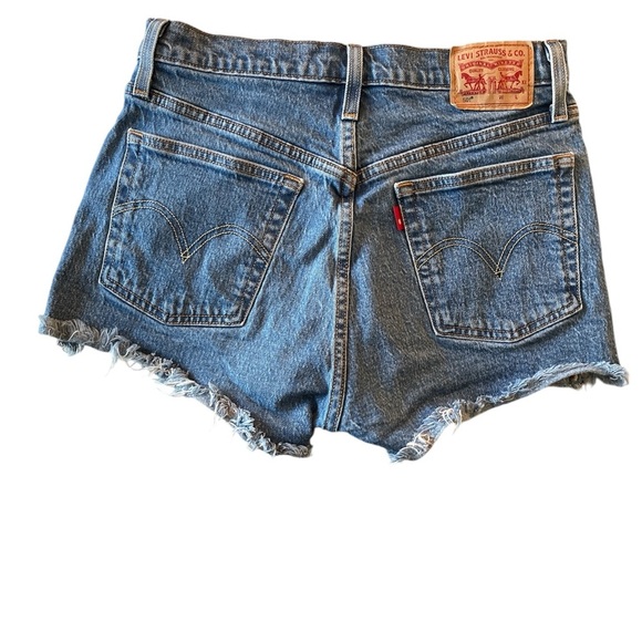 501 Levi’s Shorts high rise raw hem size 27 - Picture 2 of 3